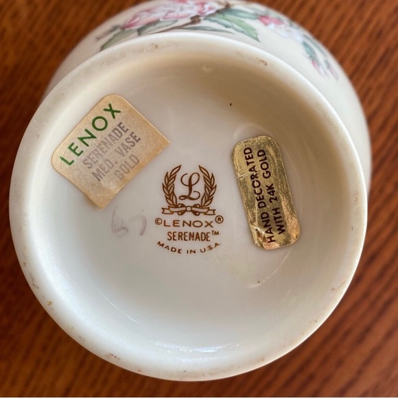 Lenox Serenade Medium Vase with 24K Gold Trim. - Picture 4 of 4